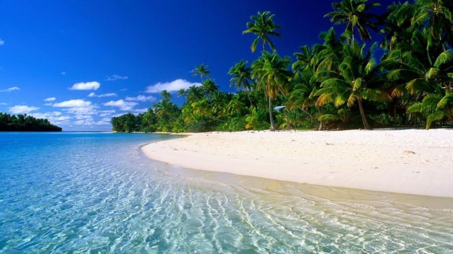 white sands at Matira Beach