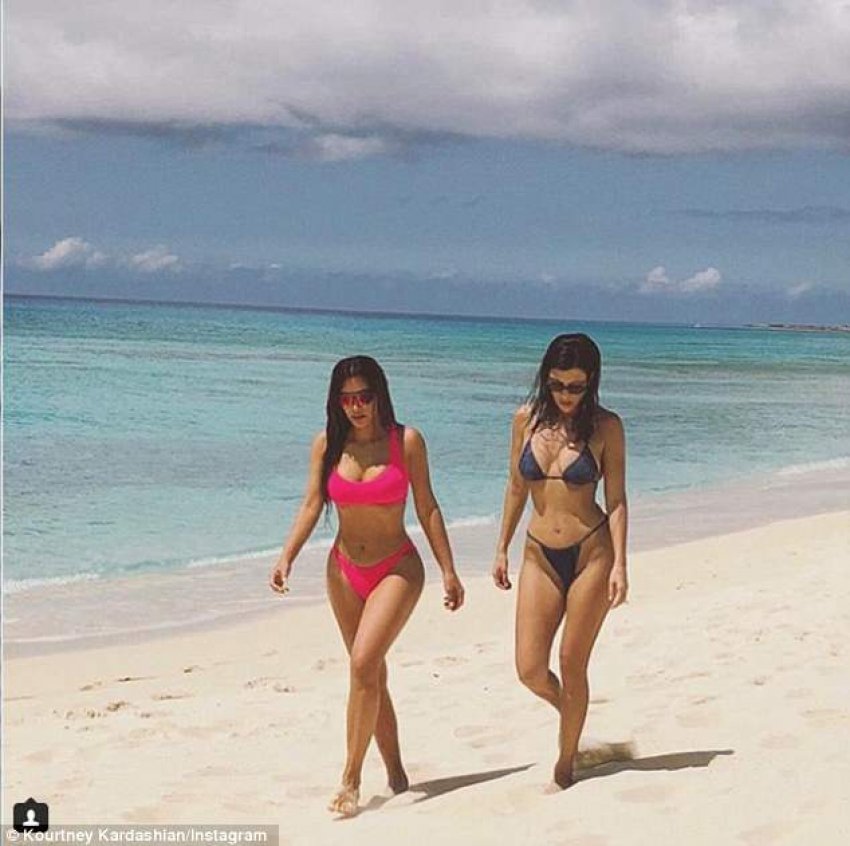 auto 4B098E8900000578 0 Sister love Kourtney shared yet another image of her and Kim on m 1 15234297482941539079735