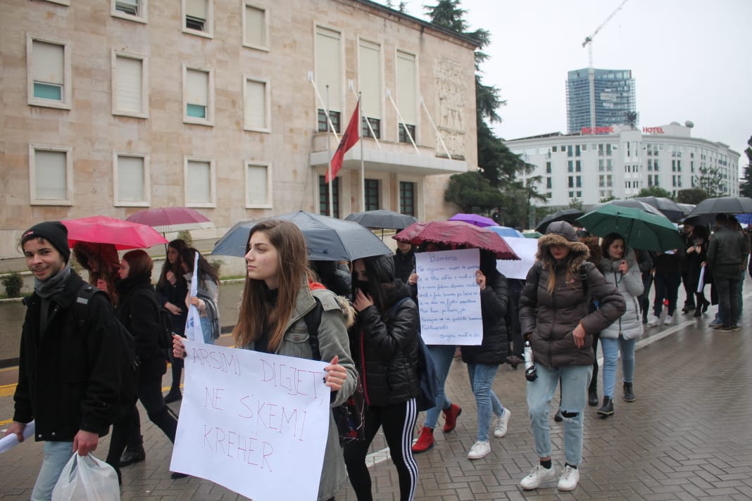 protesta studenteve 696x443