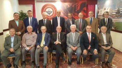 Këshilli i Ambasadorëve Shqiptarë u prit nga Kryetari i Kuvendit të Kosovës, Konjufca: Aplikimi i Kosovës për në BE ngjarje historike