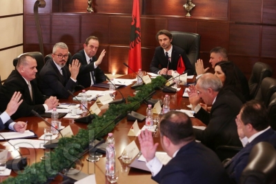 Debate të ashpra, kryetari Ibrahimi braktis mbledhjen e KLP