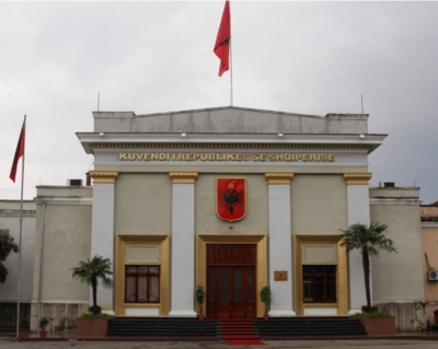 Sesioni i ri nis me avazin e vjetër