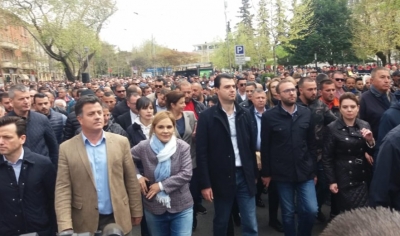 VIDEO/ Marshimi i opozitës