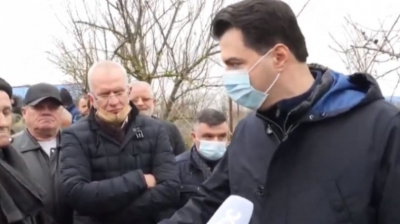 “Zoti na ndihmoftë, se për shtetin jemi të vdekur”, Basha pranë banorëve të përmbytur në Sukth: Duhet një qeveri që mendon për njerëzit