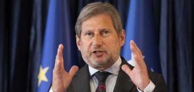 Pas shtyrjes së negociatave, Komisioneri i BE Hahn zbarkon në Tiranë