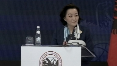 Ambasadorja Amerikane godet praktikat e Rames ne ekonomi.