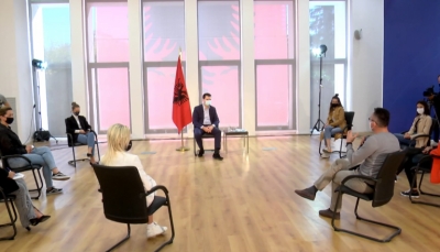 “Në spitalet COVID censurë”, Basha bashkëbisedim me gazetarët: Mungesa e informacionit shkakton panik