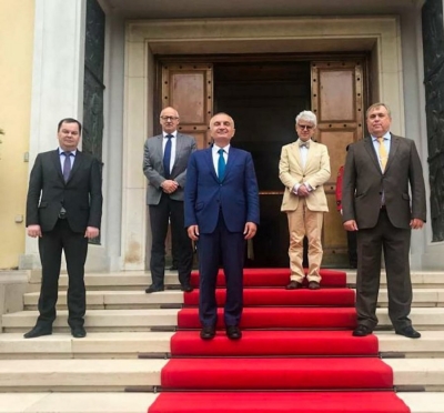 Shembja e Teatrit, Meta takim ‘kokë më kokë’ me ambasadorët e BE te Pallati i Brigadave