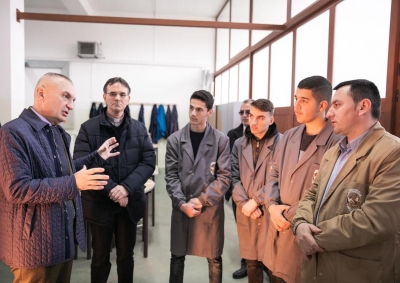 “Kjo situatë duhet të shërbejë për një reflektim të thellë”- Mesazhi i Presidentit Meta: Propaganda e të ushqyerit me lugën bosh dhe suksesit ekonomik me video 3D…