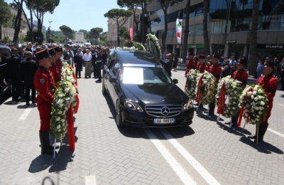 Alibeaj dhe Bardhi nuk marrin pjesë në ceremoninë e varrimit të Nishanit