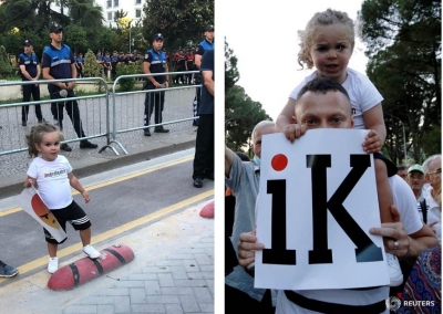 Njeriu i memeve në protestë ironi me Ramën: Ky talebani është fëmija im, mezi e mbajta...