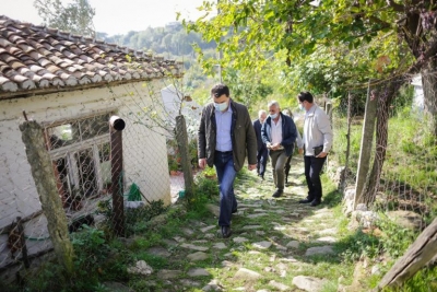 Banorët e dëmtuar nga tërmeti në Ishëm: Asnjë ndihmë, se jemi me PD. Basha: Pas 5 muajsh do merrni çdo gjë që ju takon!