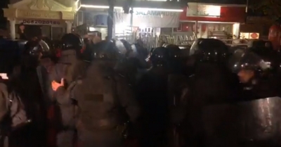 VIDEO LIVE/ Qytetarët i rikthehen protestës tek Unaza e Re, Policia shtetrrethim