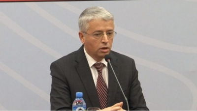 “Mezi na lënë një palë çelësa”, Gazetari “ia plas në sy” Lleshajt për biletën që i dhuroi Ina Nukës: Shkelët rregullat e sigurisë