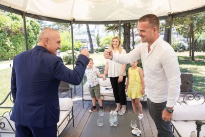 “Boll u ankuam! Secili të marrë përgjegjësitë e veta!”, Meta ndan mesazhin nga takimi me kampionin shqiptar: I lumtur që po kthehet në Shqipëri