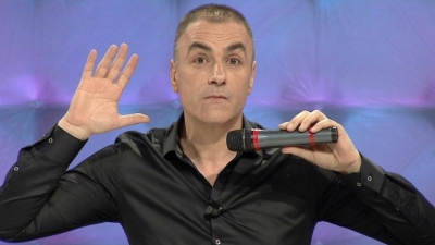 “Ngela i llahtarisur, skandal i paparë”/ Arian Çani komenton sjelljen e Ardi Veliut: Ky është vetëm fillimi i tmerrit, kur ju them bëni gati valixhet…