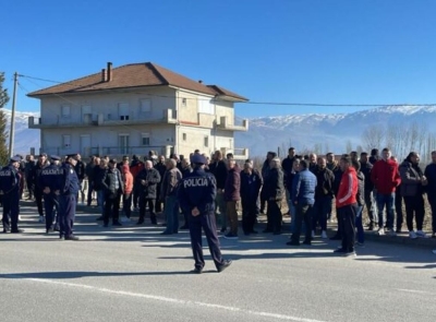 &#039;Po na bllokojnë produktet e Serbisë&#039;/ Fermerët e Korçës dalin në protestë