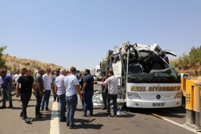 Turqi/ Autobusi përplaset me ambulancën e zjarrfikësen, 16 viktima, mes tyre gazetarë e mjekë