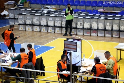 Tensione afër qendrave të numërimit në Elbasan