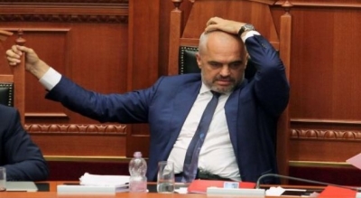 VIDEO/ Shpërthejnë të rinjtë, tashmë thirrja “Rama ik” edhe në klubet e natës