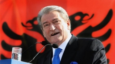 VIDEO/ I mahnitur, Sali Berisha poston fjalimin e Bill Clinton