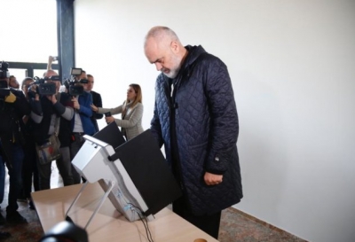 Rama braktiset dhe nga socialistët/ 60 përqind e anëtarëve nuk marrin pjesë në votime