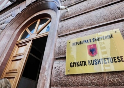 VOA:Dy dosjet e nxehta që do shqyrtojë Kushtetuesja; zgjedhjet e 30 qershorit dhe Teatrin Kombëtar