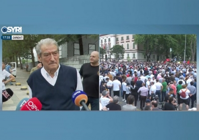 'Është ditë zie'/ Berisha nga protesta: Shembja e Teatrit, genocid kulturor