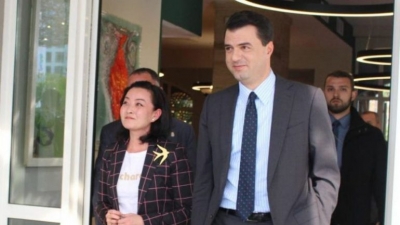 Situata politike/ Ambasadorja e SHBA Yuri Kim shkon në zyrën e Bashës