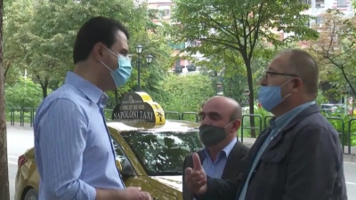LIVE/Lulzim Basha me taksistët në Tiranë për të dëgjuar problematikat e tyre dhe për të ndarë me ta planin e rimëkëmbjes propozuar nga PD.