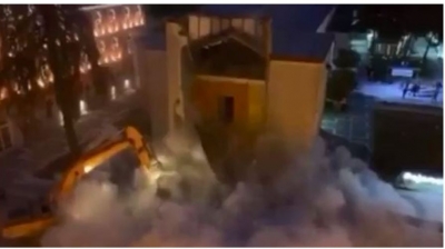 Edi Rama dhe Erion Veliaj shembin brutalisht Teatrin Kombëtar