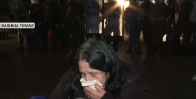 &#039;E shiti Shqipërinë, fëmijët i kemi nëpër botë&#039;, protestuesja: Janë imoral, dua largimin e Ramës dhe Veliajt