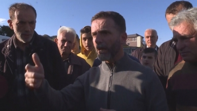 VIDEO/ Erion Braçe humb kontrollin, vihet në vështirësi nga kërkesat e banorëve