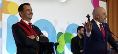 Rama thumbon Veliajn: I ka qejf ekzagjerimet, Tirana është Amerika jonë