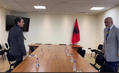 VIDEO/ Rama përsërit sjelljen e Tiranës, i akullt ndaj Kurtit