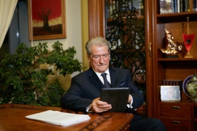 Nëna me katër invalidë pa ushqime/ Berisha: Sulltan Salep Surrelit grykësia i ka verbuar sytë