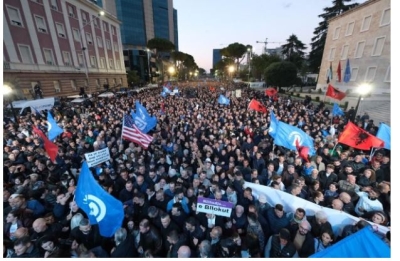 Protestojmë kundër qeverisë së korruptuar, me mijra shkodranë nisen drejt Tiranës