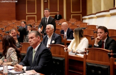 &quot;Bëjnë mirë t&#039;i dorëzojnë ato mandate&quot;