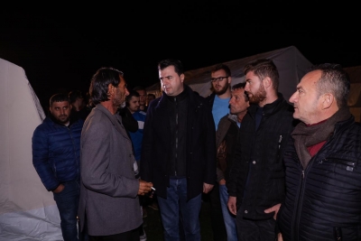 Video/ Babai shpërthen në lot para Bashës: Po tallen me ne, i kam fëmijët te psikologu