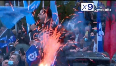 “Edhe pak ditë na kanë ngelur nga ndryshimi”, Basha në Laç: Më 25 prill, shqiptarët do të largojnë me votë Edi Ramën, vendit i kthehet shpresa