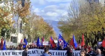 ‘Duam demokraci, jo stabilokraci’/ Nis marshimi i protestuesve