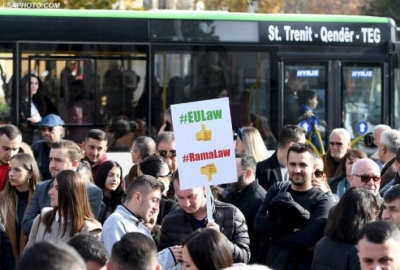 BE kushtëzon hapjen e bisedimeve me ligjin anti-media