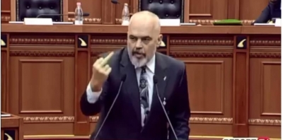 Petrit Vasili: "Mblidheni këtë kryeministër të marrë!..."