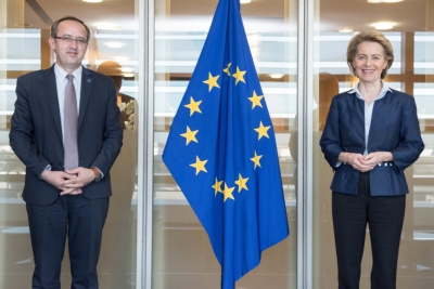 Ursula von der Leyen takon për herë të parë krerët e Kosovës dhe Serbisë:Të rifillojë dialogu!