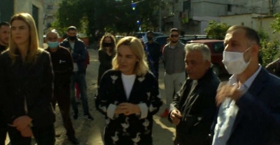 “Nuk pranojmë të shkojmë në Vaqarr”, ankohen banorët e dëmtuar nga tërmeti në Kombinat,