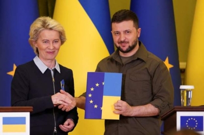 BE pranë çeljes së negociatave me Ukrainën/ Von Der Leyen i dorëzon pyetësorin Zelensky