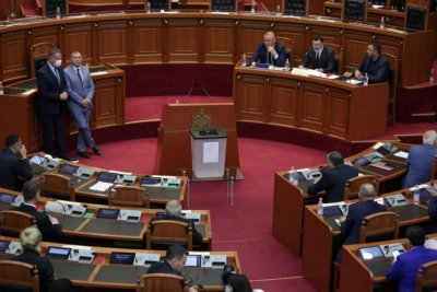 Hajdute tokash dhe klloune cirku shkarkojne Presidentin.