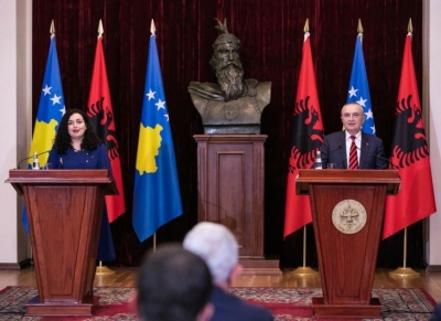 'Kosova, shembull demokracie se si duhet të mbahen zgjedhjet': Ilir Meta i shkruan Vjosa Osmanit