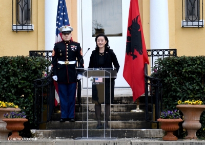 Ambasadorja e SHBA-së zbarkon në Prokurori