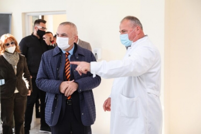 Presidenti Meta në Qendrën Kombëtare të Transfuzionit të Gjakut: Në këtë periudhë pandemie, të forcojmë solidaritetin e zemërgjerësinë